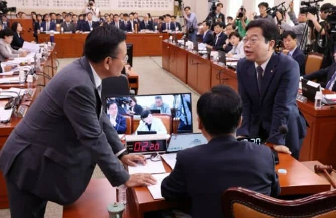 국회 법제사법위원회에서 딥페이크 처벌 강화법을 논의하는 국회 모습